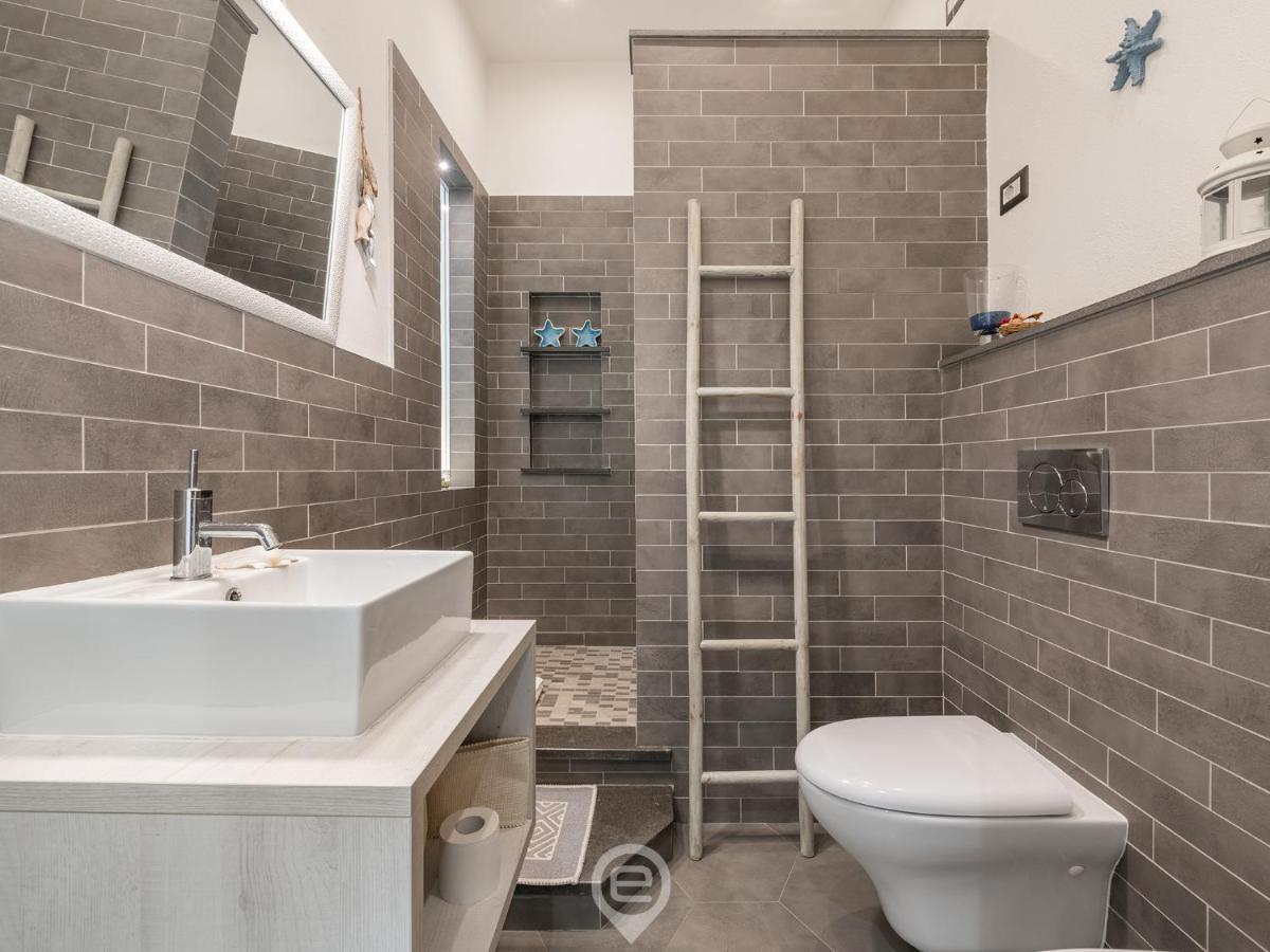 Apartment 73 E 74 - 74
